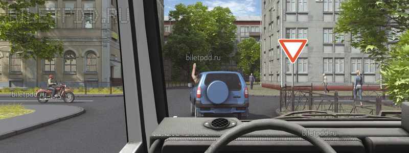Поднятая вверх рука водителя легкового автомобиля является сигналом, информирующим Вас о его намерении:
