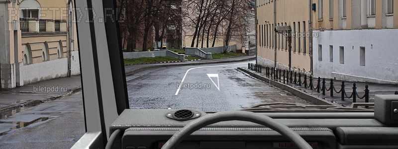 Разметка в виде треугольника на полосе движения: