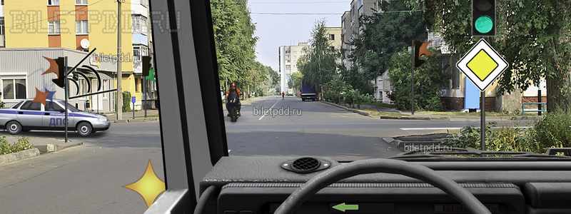 Кому Вы должны уступить дорогу при повороте налево?