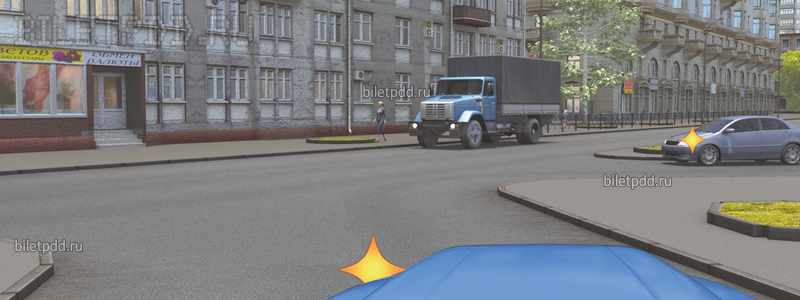 Кому Вы должны уступить дорогу при повороте налево?