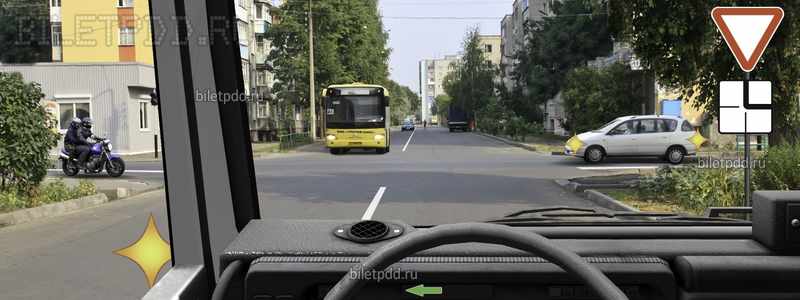 Кому Вы обязаны уступить дорогу при повороте налево?
